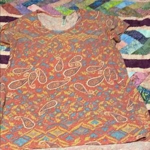 Medium Lularoe classic tee